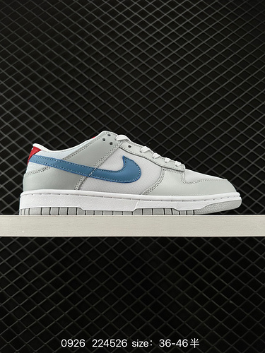 1D30G Nike Dunk SB Low Silver Surfer Il corpo complessivo della scarpa Nike SB low top Silver Shadow