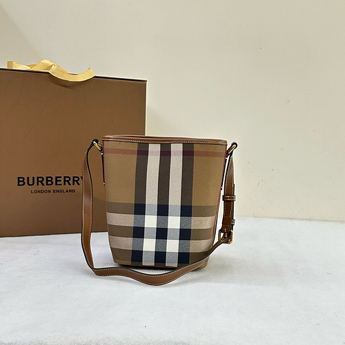 BURBERRY Borsa a secchiello Borsa da donna Burberry Borsa a tracolla Burberry Borsa importata in pel