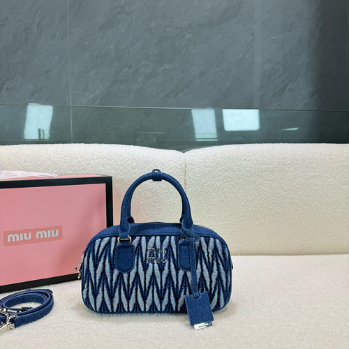 Borsa MIUMIU Borsa da donna Miu Miu Borsa a tracolla Miu Miu importata pelle bovina originale di alt