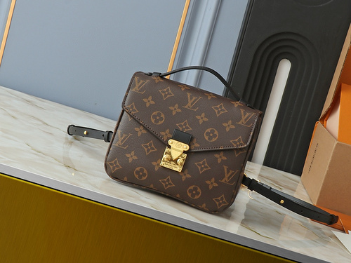 Zaino LV Borsa da donna Louis Vuitton Borsa a tracolla Louis Vuitton realizzata in pelle bovina orig