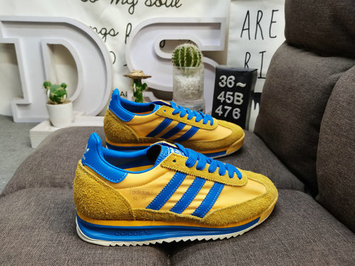 La serie di scarpe sportive retrò 476Dadidas SL 72C OG IE65X2C6 è popolare in tutto il mondo Cavalca