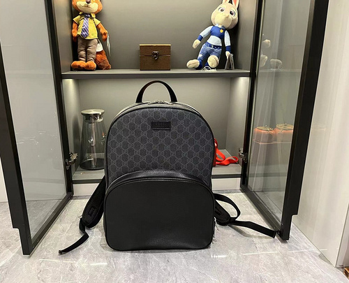 Zaino GUCCI Borsa da uomo Gucci Borsa a tracolla Gucci realizzata in pelle bovina originale importat