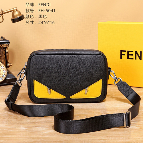 Borsa a tracolla FENDI Borsa da uomo Fendi Borsa a tracolla Fendi realizzata in pelle bovina origina