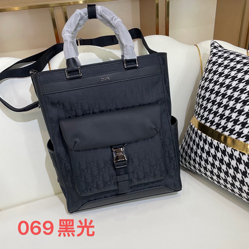 Borsa tote DIOR La borsa da uomo Dior e la borsa a tracolla Dior sono realizzate in pelle originale 