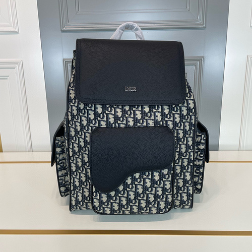 Zaino DIOR La borsa da uomo Dior e la borsa a tracolla Dior sono realizzate in pelle originale impor