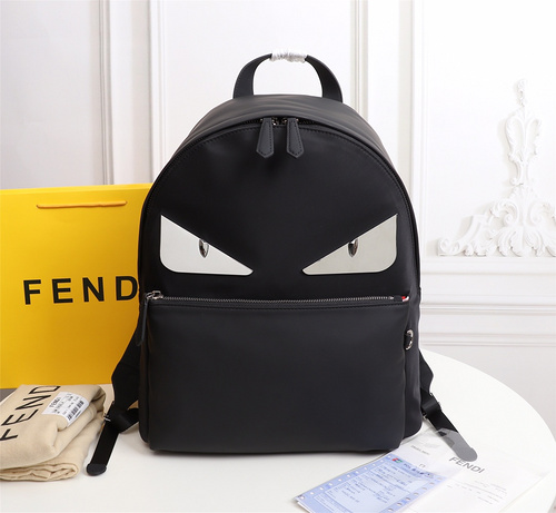 Zaino FENDI Borsa da uomo Fendi Borsa a tracolla Fendi realizzata in pelle bovina originale importat