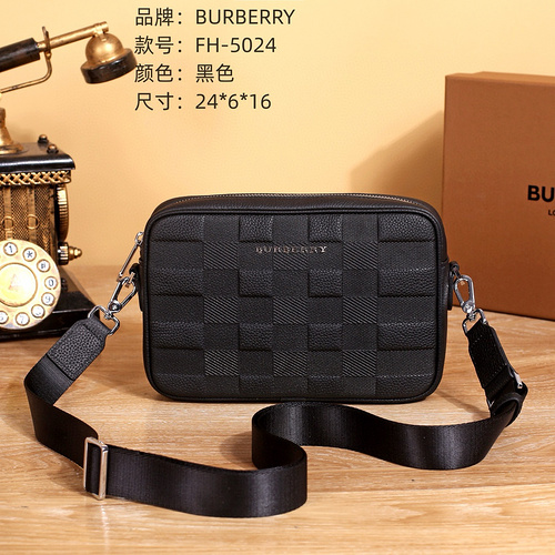 Borsa a tracolla BURBERRY Borsa da uomo Burberry Borsa a tracolla Burberry Realizzata in pelle origi