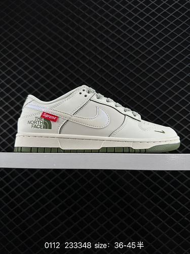 2C40G popolare all'estero in edizione limitata a livello aziendale Nike SB Dunk Low Supreme co-brand