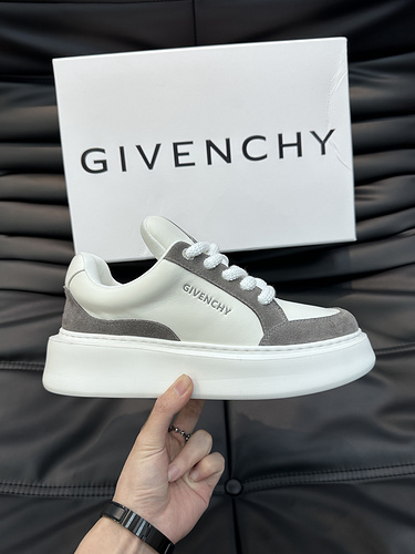 Scarpa uomo Givenchy codice B8 Taglia3844