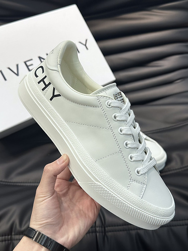 Scarpa uomo Givenchy codice B4 Taglia3844