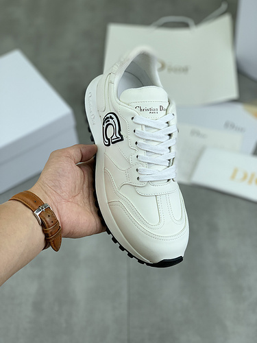 Le scarpe da uomo e da donna Dior codice C Taglia3444 possono essere personalizzate