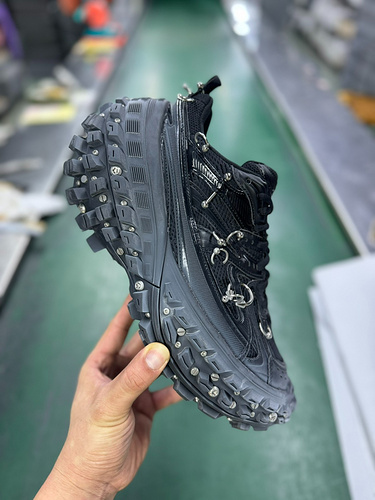 BALENCIAGA Scarpe per pneumatici Balenciaga La serie Hacker Project