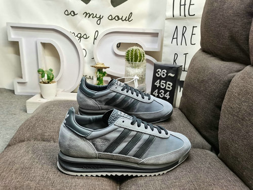 La serie di scarpe sportive retrò 434Dadidas SL 72C RS IH80G1D8 è popolare in tutto il mondo Cavalca