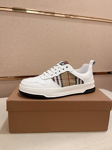 Le scarpe uomo Burberry codice 23B3 Taglia38444 possono essere personalizzate senza reso o cambio