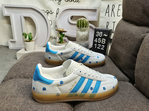 1D2C2CD adlidas autentiche di mezza taglia a livello aziendale Adidas Gazelle Scarpe da tavola basse