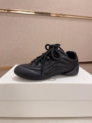 Le scarpe da uomo e da donna McQueen con codice 23C3 Taglia3444 possono essere personalizzate senza 