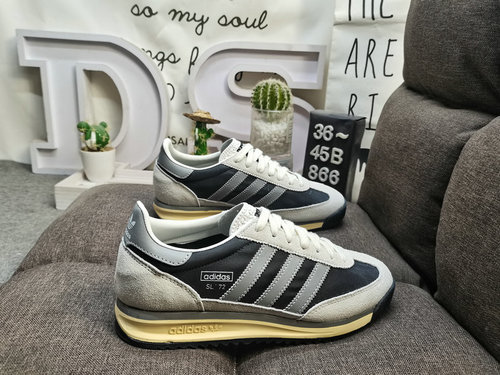 La serie di scarpe sportive retrò 866Dadidas SL 72C RS JI2C49E8 è popolare in tutto il mondo Cavalca