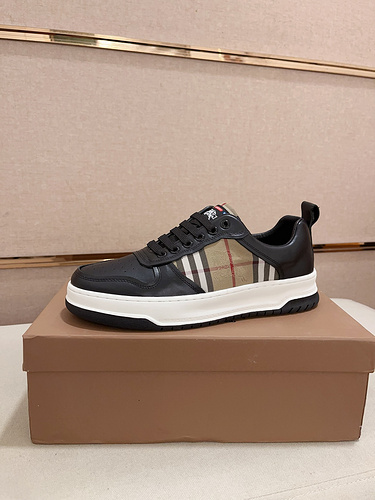 Le scarpe uomo Burberry codice 23B3 Taglia38444 possono essere personalizzate senza reso o cambio