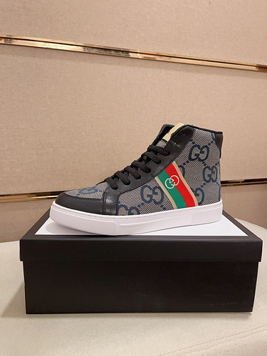 Scarpa uomo Gucci codice 8B Taglia3844