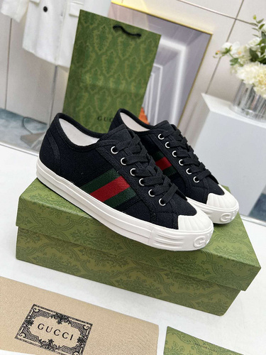 Scarpa Gucci uomo e donna codice B9 Taglia344