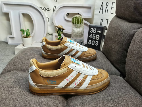 80G3DAdidasBad Bunny x Adidas Gazelle Scarpe da ginnastica indoor JR0G1D82C adotta una combinazione 