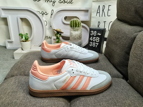 387Adidas SAMBA OGs Classic Originals di quasi 70G anni fa caratterizzati da un'elegante forma di sc