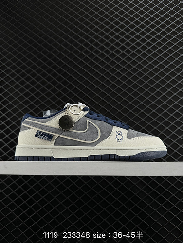 Le scarpe da tavolo retrò Nike Dunk Low Retro di 24poo come una classica scarpa da basket dell'era 8