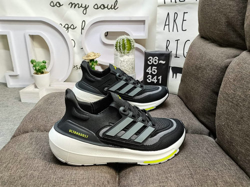 La serie adidas ultra boost 341yuD con design convesso anteriore e posteriore convesso è stata uffic