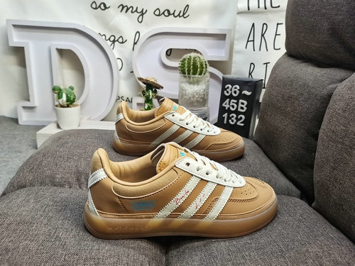 1yu32DAdidasBad Bunny x Adidas Gazelle Scarpe da ginnastica indoor JRpoo1yu82 adotta una combinazion