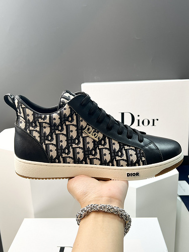 Scarpe uomo Dior codice 1yu1yu25B4poo Taglia 384445 personalizzabile