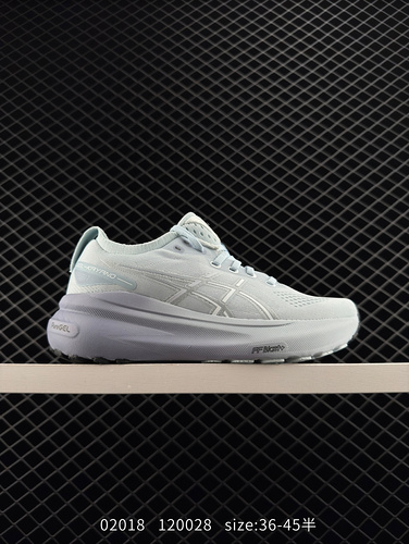 ASICSASICS superior de malla transpirable con un poco de material de cuero sintético utilizando el n