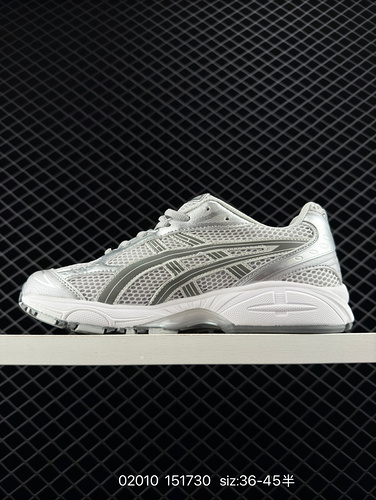 ASICS gel1 utiliza una mezcla de mallas y cuero para crear una sensación retro y estratificada. las 