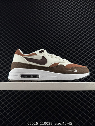 ✅ The Nike Air Max 1 is a shock-absorbing and durable sports shoe with an air cushion. The shoe body