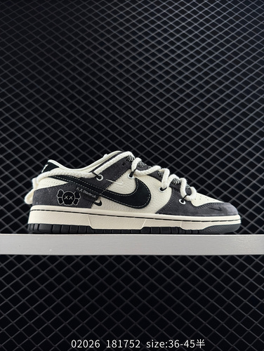 260 overseas popular limited edition release! Company level Nike SB Dunk Low "KAWS Collaboratio