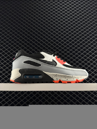 The Nike Air Max 90 classic retro small cushion running shoe upper is made of leather and leather fa