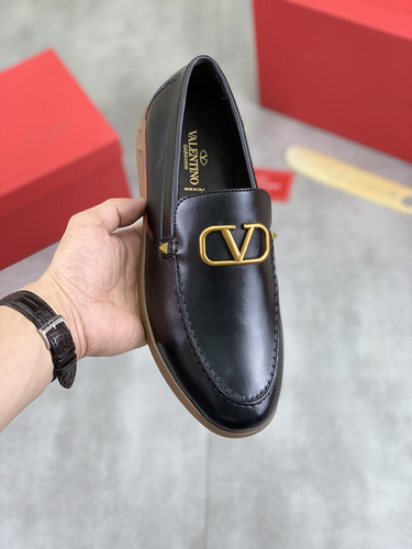 Valentino Men's Edition Code: 0327B90 Size: 38-44