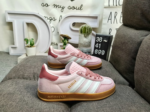 699D Adidas Gazelle Indoor JR0322 casual, wear-resistant, lightweight, low top board shoes. This Adi