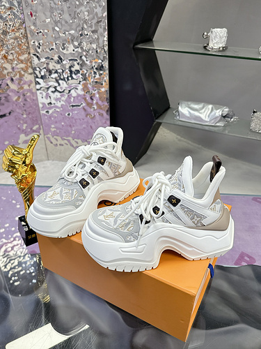 LV * Female Code: 0323D20 Size: Female 35-40