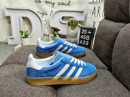 433D Adidas Gazelle Indoor HQ8717 casual, wear-resistant, lightweight, low top board shoes. This Adi