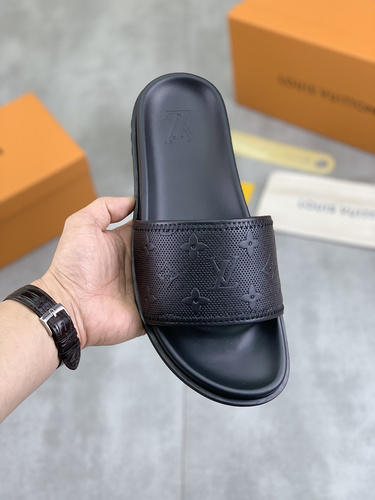 LV * Men's Code: 0327A90 Size: 39-44