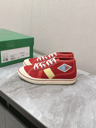 Guqi * Couple Style Code: 0312C40 Size: Female 35-40 (40 customized, non refundable) Male 39-45 (45 