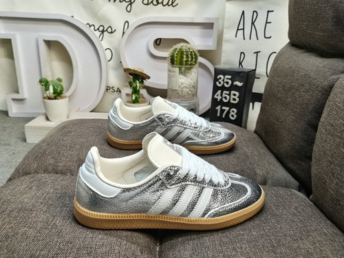 The classic Originals of 178DAdidas SAMBA OG JR0035 in recent years are made of genuine suede leathe