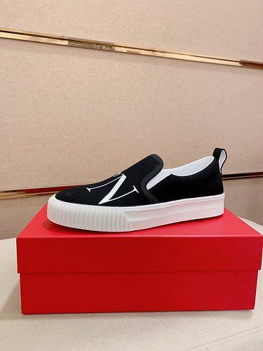 Valentino Men's Edition Code: 0321B30 Size: 39-44