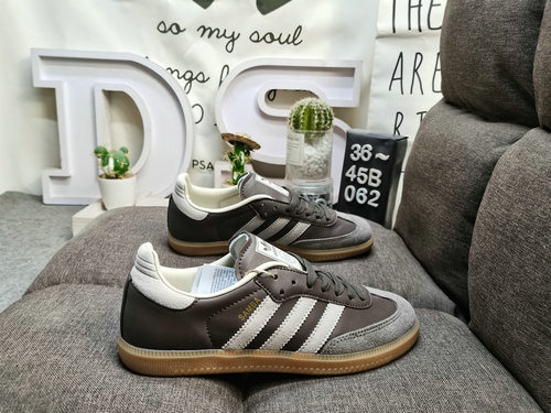 062Adidas SAMBA OG ID1481: The classic Originals in recent years are made of genuine suede leather, 