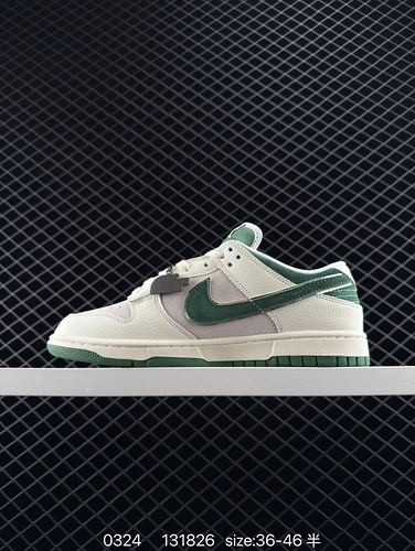 NIKE DUNK SB LOW Custom Dunk North Custom Dunk SB, as the name suggests, has a classic Dunk bloodlin