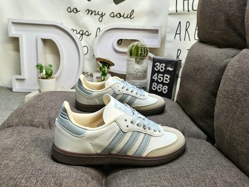 866DAdidas SAMBA OG JH7299: The classic Originals in recent years are made of original suede leather