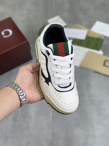 Gucci * Couple Style Code: 0314C20 Size: Female 35-40, Male 39-45