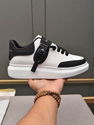 McQueen * Couple Style Code: 0326C00 Size: Female 35-39 (40 customized) Male 38-44 (45 customized)