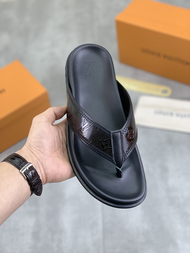 LV * Men's Code: 0327A90 Size: 39-44