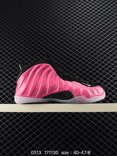 NIKE AIR FOAMPOSITE ONE Spray is a pair of infield guard boots, first released in January 1997. It f